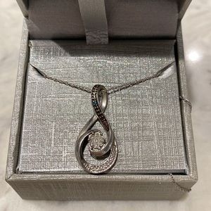 Beautiful Zales Diamond Necklace LIKE NEW